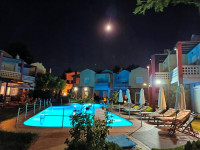 /album/foto-gallery/pool-by-night-jpg/